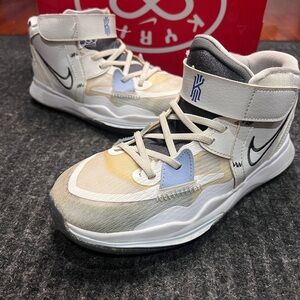 Nike Kyrie Infinity PS Youth Basketball Sneakers Size 2.5Y White Grey